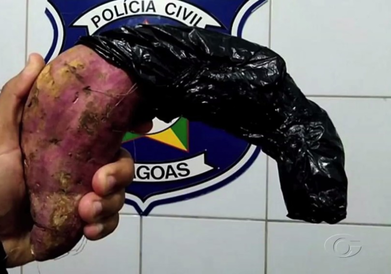 Homem é preso após tentar assaltar mulher usando batata-doce como arma