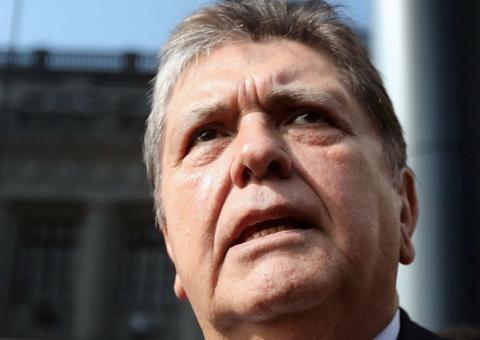 Ex-presidente do Peru morre após atirar na própria cabeça antes de ser preso