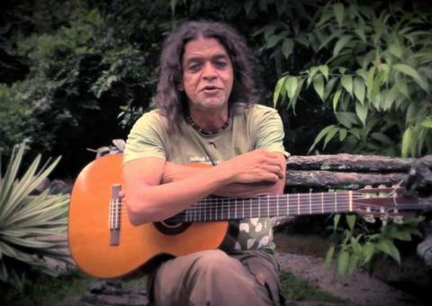 Músico amazonense faz apresentações acústicas e gratuitas em Manaus 