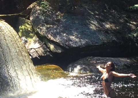 Agora esposa de Cauã Reymond, Mariana posta foto sarada e é elogiada por Grazi