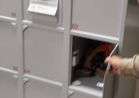 Criança de 3 anos fica presa em guarda-volume de agência bancária 