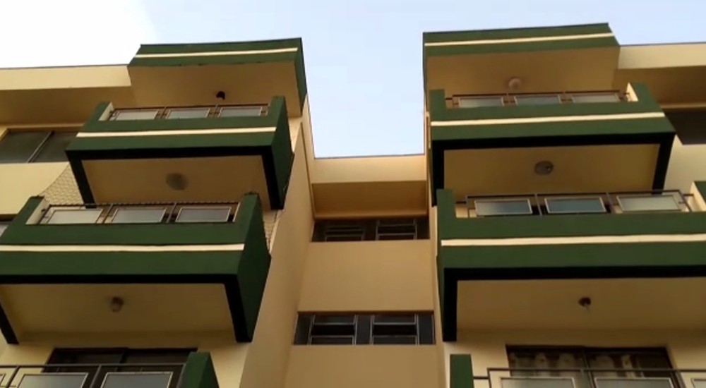 Milagre: Bebê de 1 ano cai de 4º andar de prédio e sobrevive