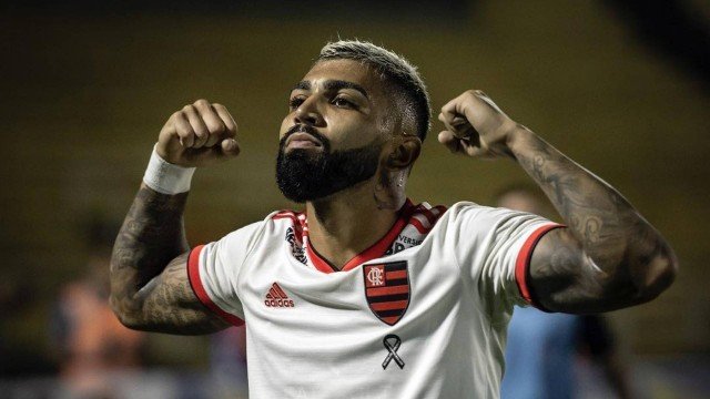 Jogador do flamengo compra mansão em área nobre do Rio 