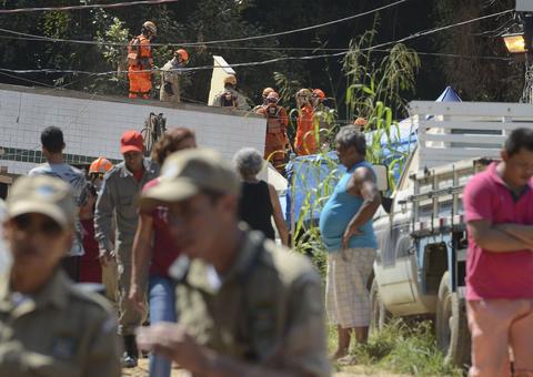 Número de mortos em desabamento de prédios no Rio sobe para 20