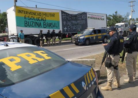 Reajuste divide caminhoneiros e parte da categoria ameaça greve
