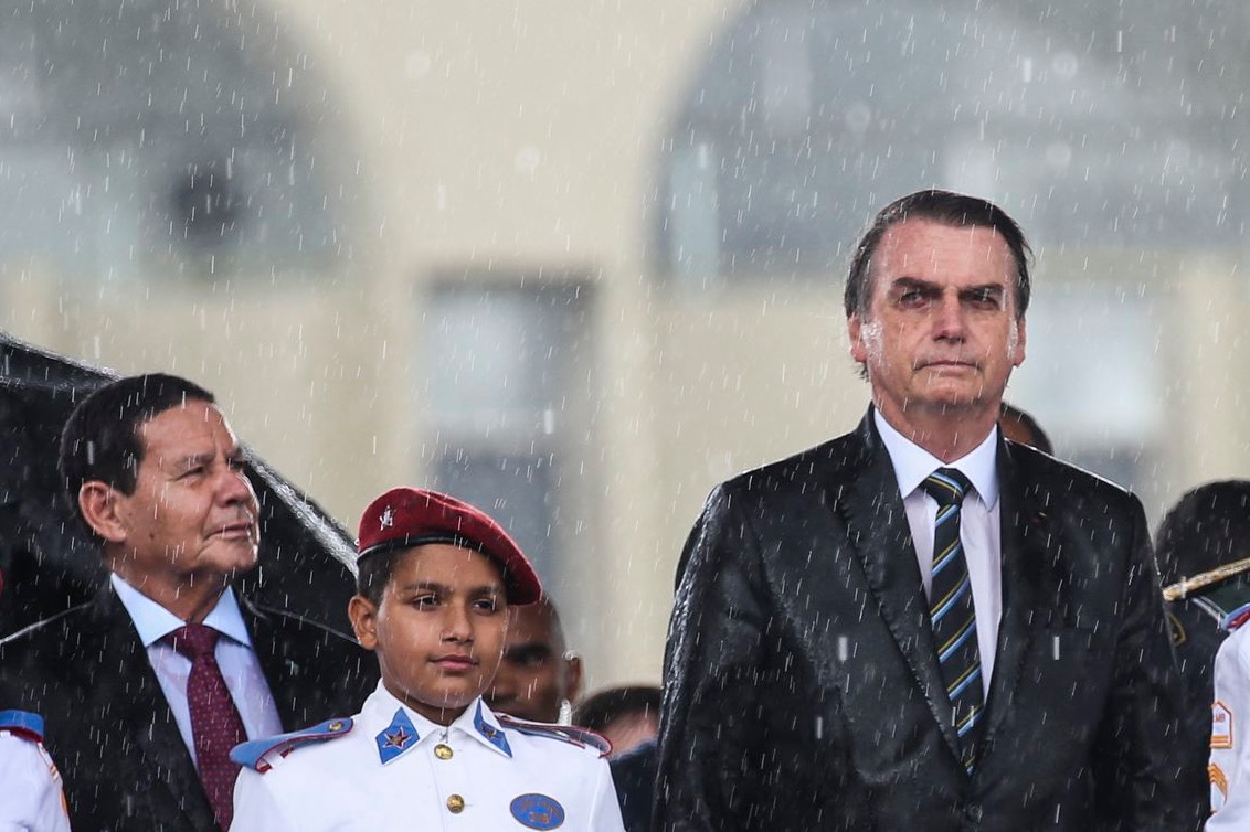 Precisamos da imprensa para que a 'chama da democracia não se apague', diz Bolsonaro