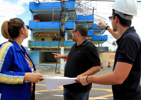 Prefeitura inicia demolição de imóveis para continuar obra na avenida Constantino Nery