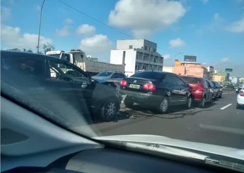 Motorista morre atropelado ao descer do carro em rodovia para verificar problema mecânico
