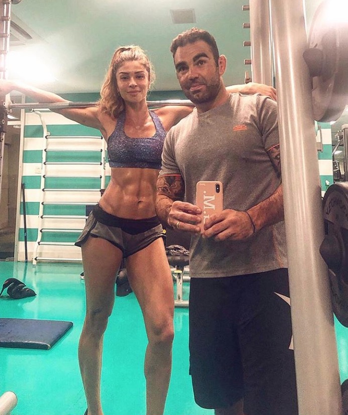 Grazi Massafera exibe abdômen ultra talhado  e impressiona fãs