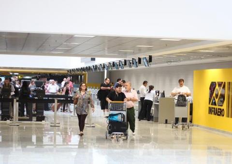 Criança dribla segurança e embarca sem passagem e sozinho em avião 