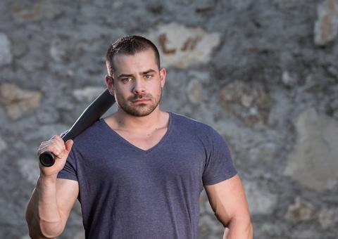 Estudo indica que homens com rostos ‘másculos’ são mais propensos a serem infiéis