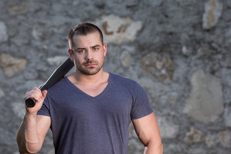 Estudo indica que homens com rostos ‘másculos’ são mais propensos a serem infiéis