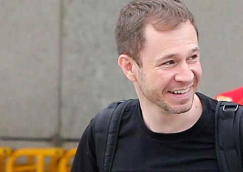 Publicação de Tiago Leifert causa ira em fãs de Sandy e Junior 