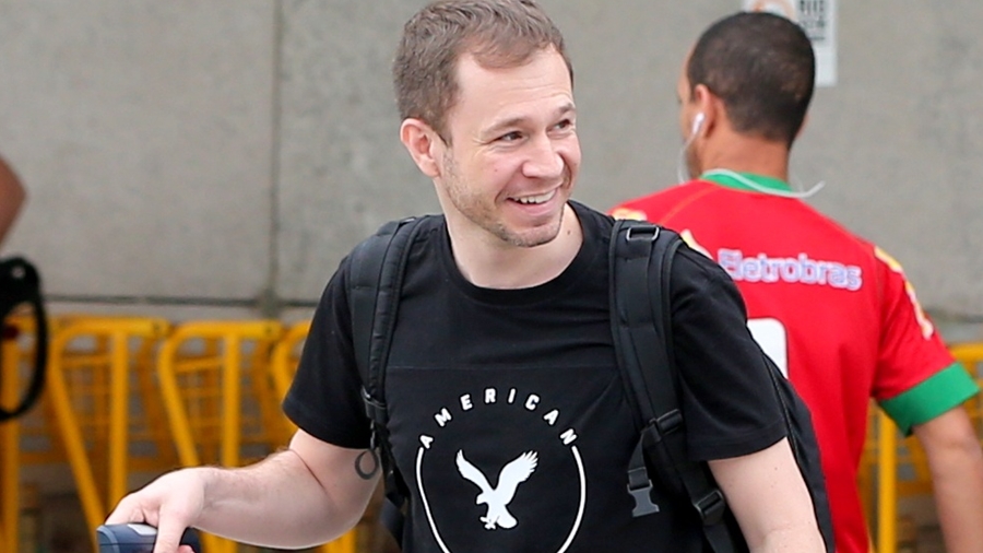 Publicação de Tiago Leifert causa ira em fãs de Sandy e Junior 