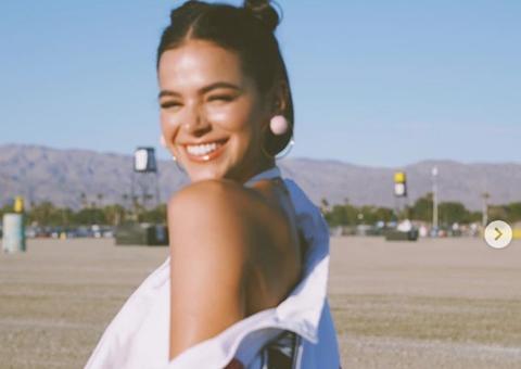 Bruna Marquezine capricha no carão sexy e usa disfarce em festival na Califórnia