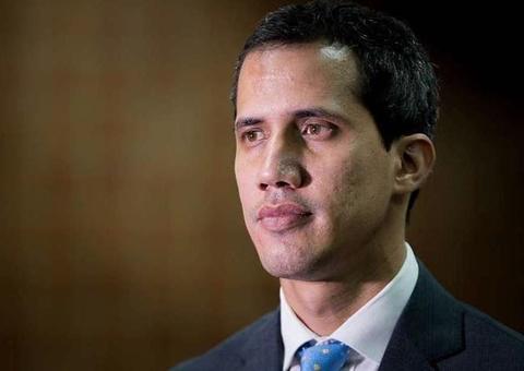 Ativistas dormem na embaixada da Venezuela nos EUA para evitar chegada de delegação de Guaidó 