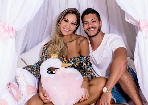 Mayra Cardi e Arthur Aguiar deixam de se seguir e levantam rumores de crise