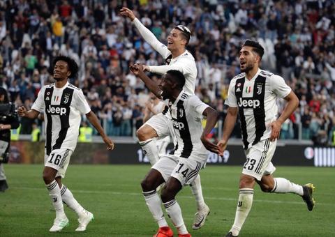 Juventus vira sobre a Fiorentina e faz história com 8º título seguido na Itália