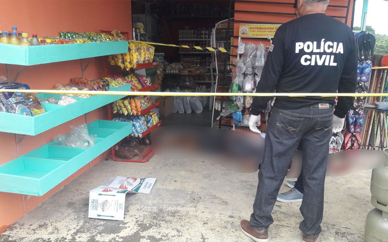 Homem é assassinado a tiros em plena luz do dia em rua de Manaus