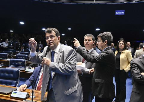 Projeto prevê aumentar isenção do IRPF para 4,99 mil reais