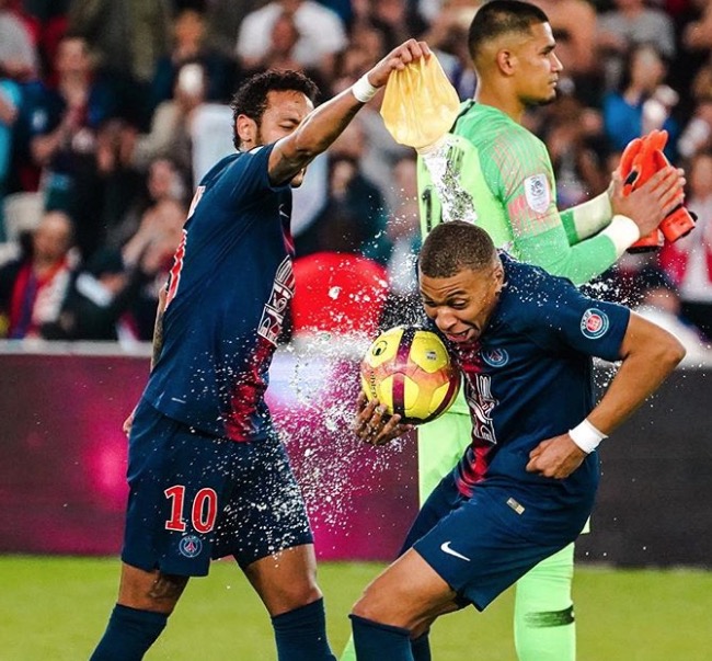 Tite vibra com retorno de Neymar no PSG: 'Tempo de recuperação melhor'