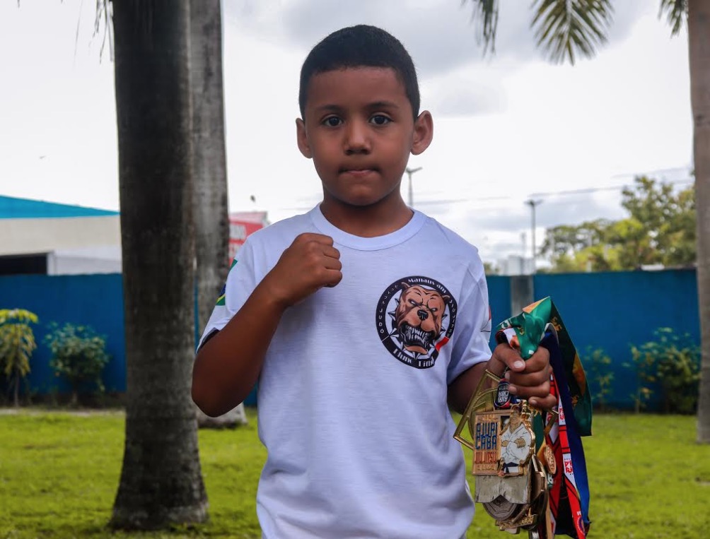 Com apenas 7 anos, lutador representa o Amazonas em campeonato brasileiro de jiu-jitsu