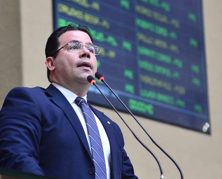 Wilker alerta sobre licitação do governo para contratação de buffet com 116 mil itens 