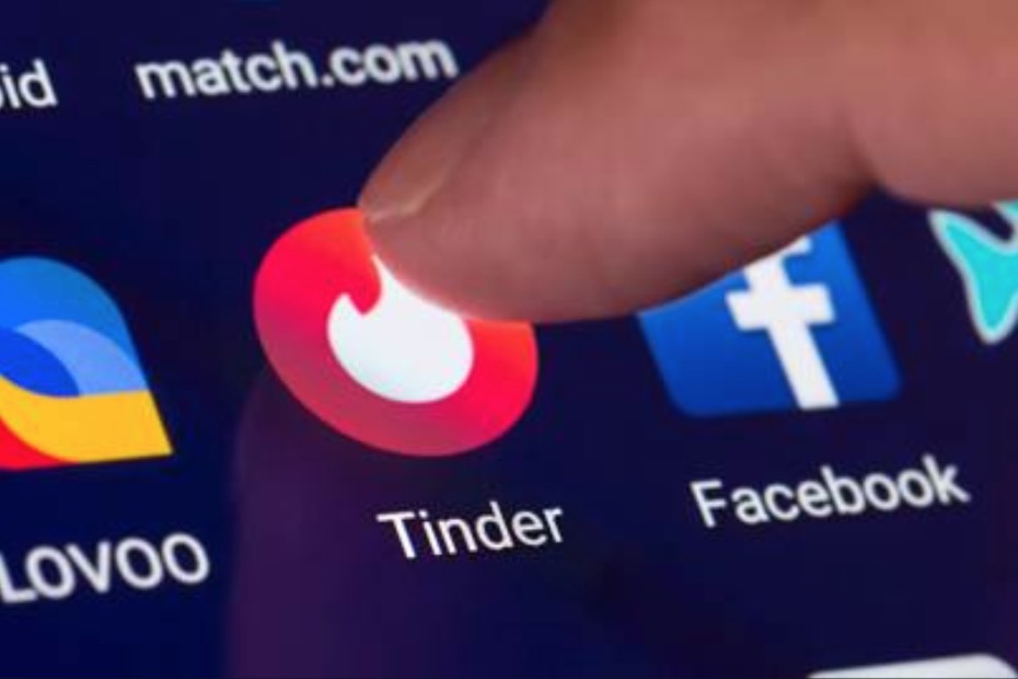 Homem foge com dinheiro de venda de carro de mulher que conheceu no Tinder, diz polícia