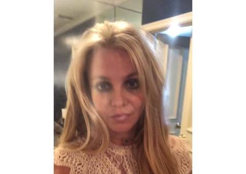 Em clinica psiquiátrica, Britney se pronuncia após fãs se desesperarem com rumores: 'libertem-na!'