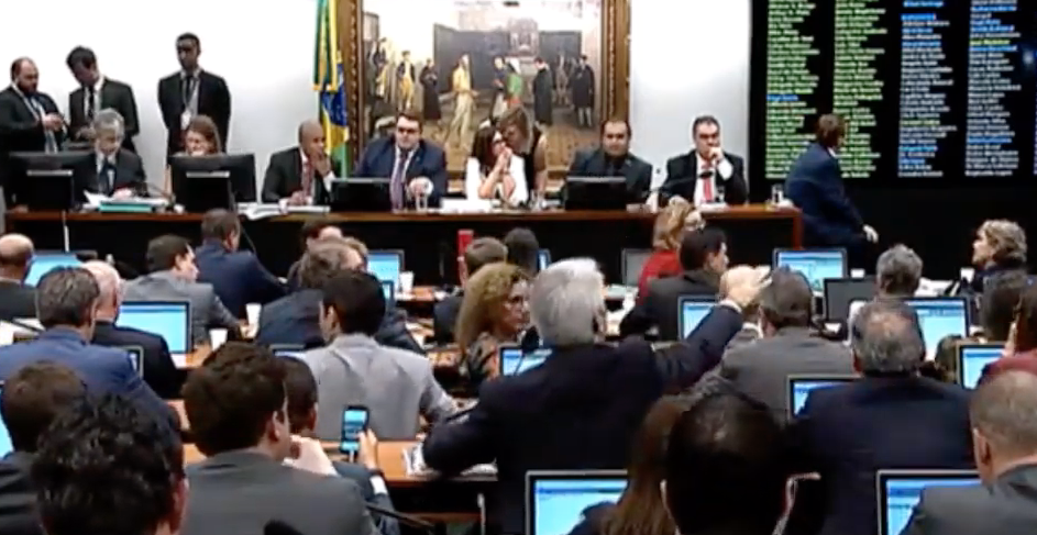 CCJ aprova parecer a favor da reforma da Previdência