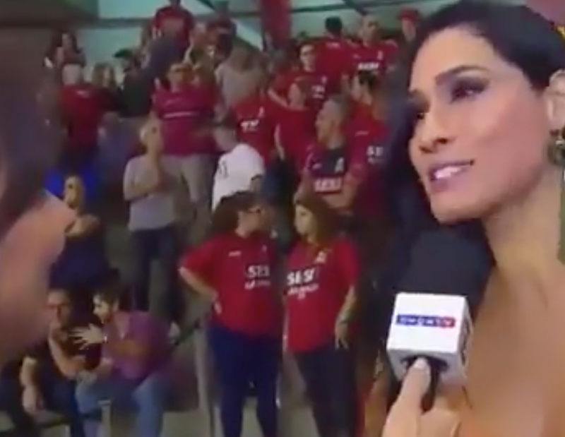 Ex-jogadora de vôlei desmaia durante entrevista ao vivo