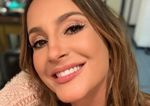 Claúdia Leitte posta foto de batismo nas águas e é criticada: “Não conseguimos servir a dois senhores"
