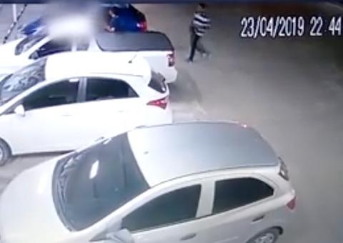 Em Manaus, dupla rende e assalta mulher na porta de drogaria