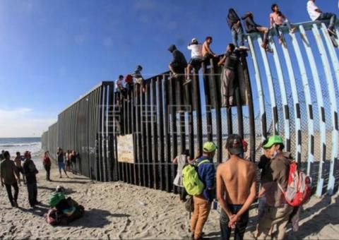 Trump diz que enviará 'soldados armados' para fronteira com o México