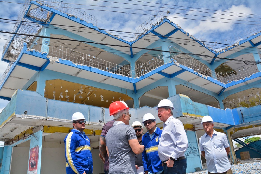 Arthur diz que não deixará dívidas e nem obras inacabadas em visita a obra na Constantino Nery