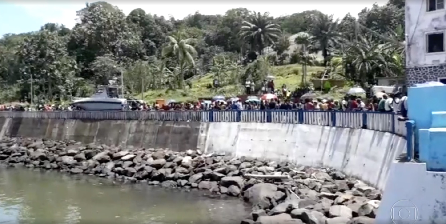 Navio com mais de 50 pessoas naufraga em São Tomé e Príncipe, na África 