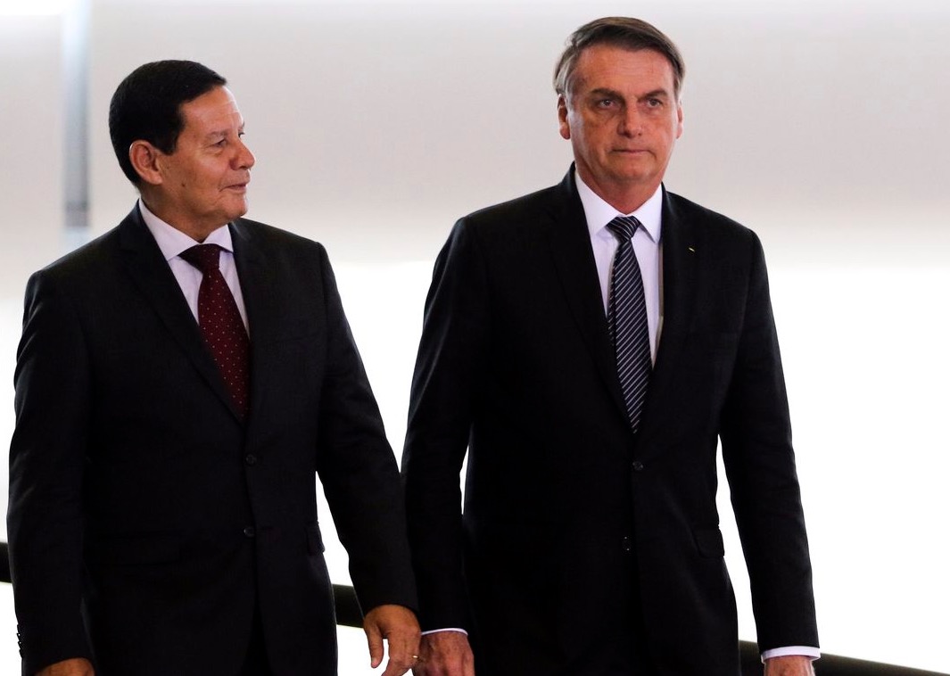 Bolsonaro sugere que Mourão atua como presidente paralelo
