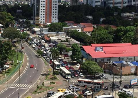 Acidente deixa congestionamento caótico em Manaus