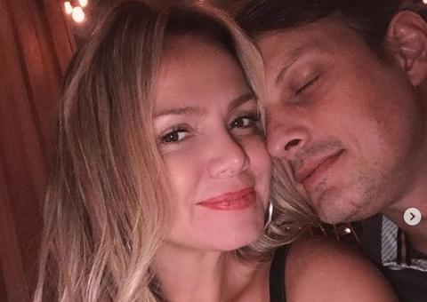 Eliana dá no olho de Silvio Santos após pergunta sobre casamento