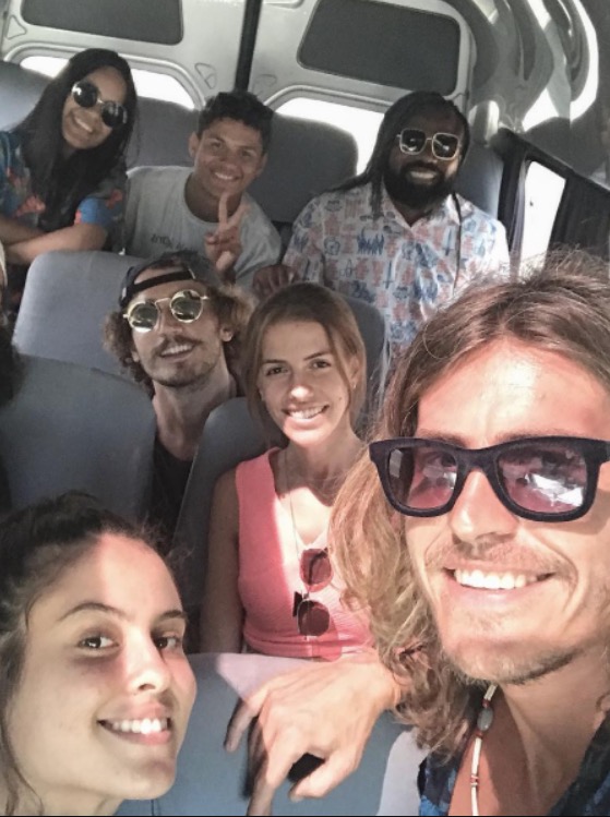 Ex-BBBs Hana, Alan, Danrley e Rodrigo e mais viajam juntos