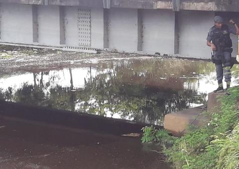 Mãe procura filho desaparecido e o encontra morto em igarapé de Manaus 