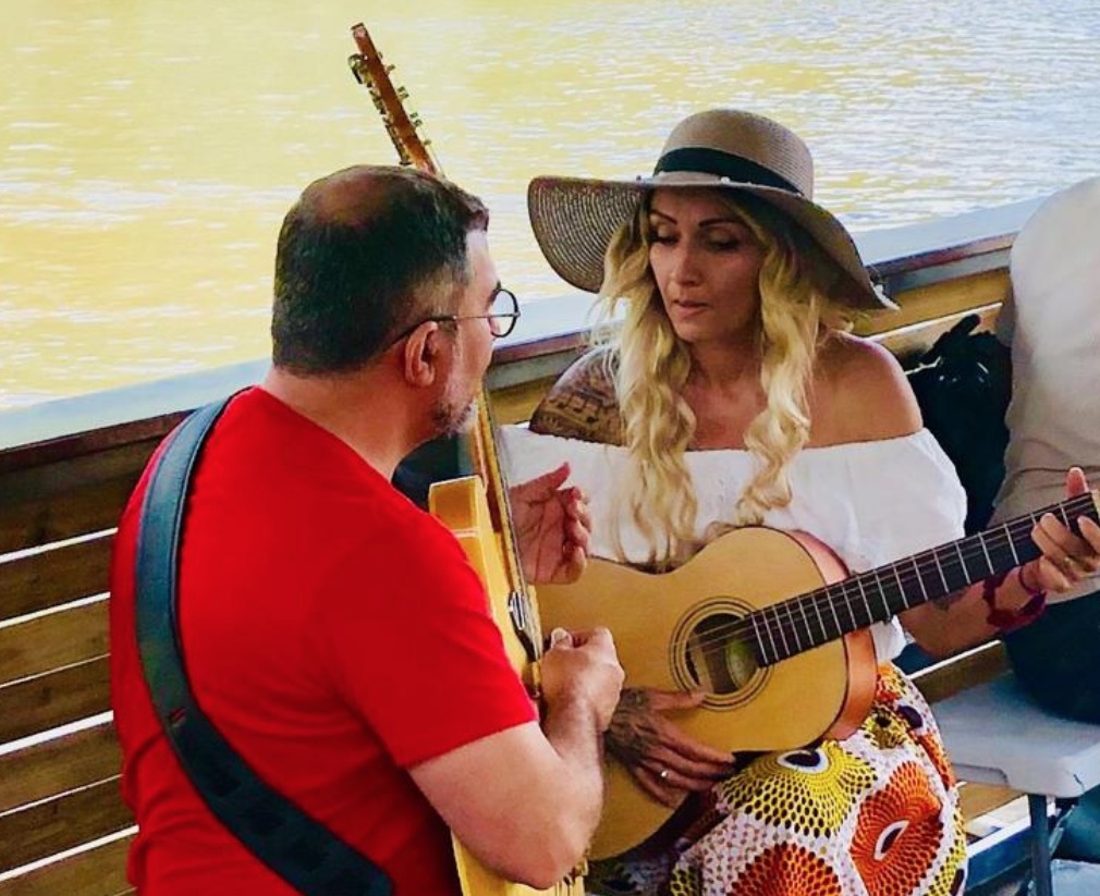 Projeto Racine leva cultura amazônica para palcos internacionais na voz de cantora francesa