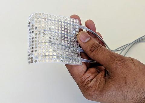 Cientistas criam implante que transforma sinais cerebrais em fala