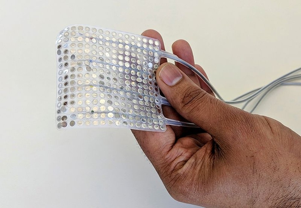 Cientistas criam implante que transforma sinais cerebrais em fala