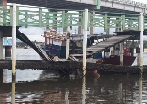 Dez pessoas ficam feridas após pier desabar em praia