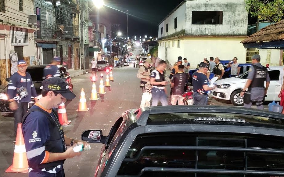 Em ação integrada, Detran e SSP aplicam 122 multas e removem 22 veículos em Manaus 