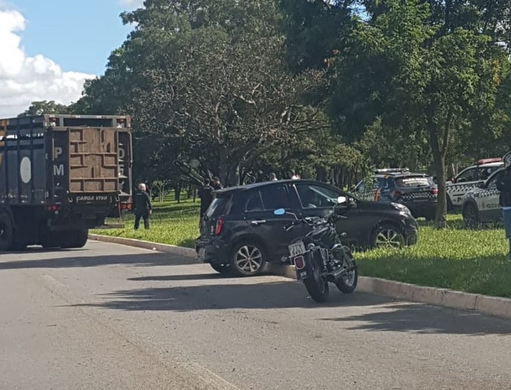 Ex-funcionário do Senado ameaça ex-chefe com arma, foge e é perseguido em Brasília