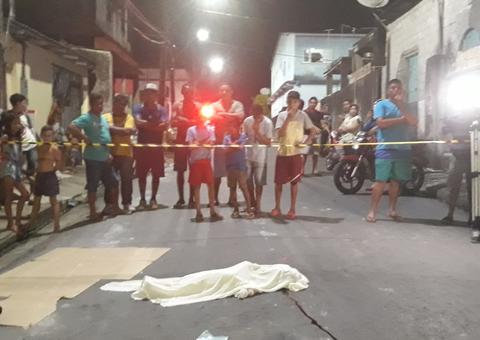 Em Manaus, criança de 6 anos morre após ser atingida por rota na frente de casa