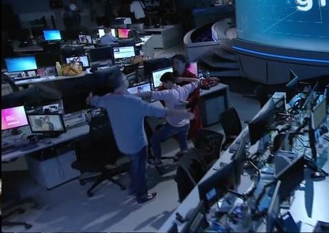 Falha no Jornal Nacional mostra que imagem de funcionários é truque 