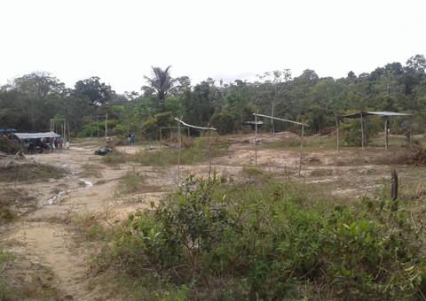 Ocupações irregulares são retiradas de área de preservação em Manaus 